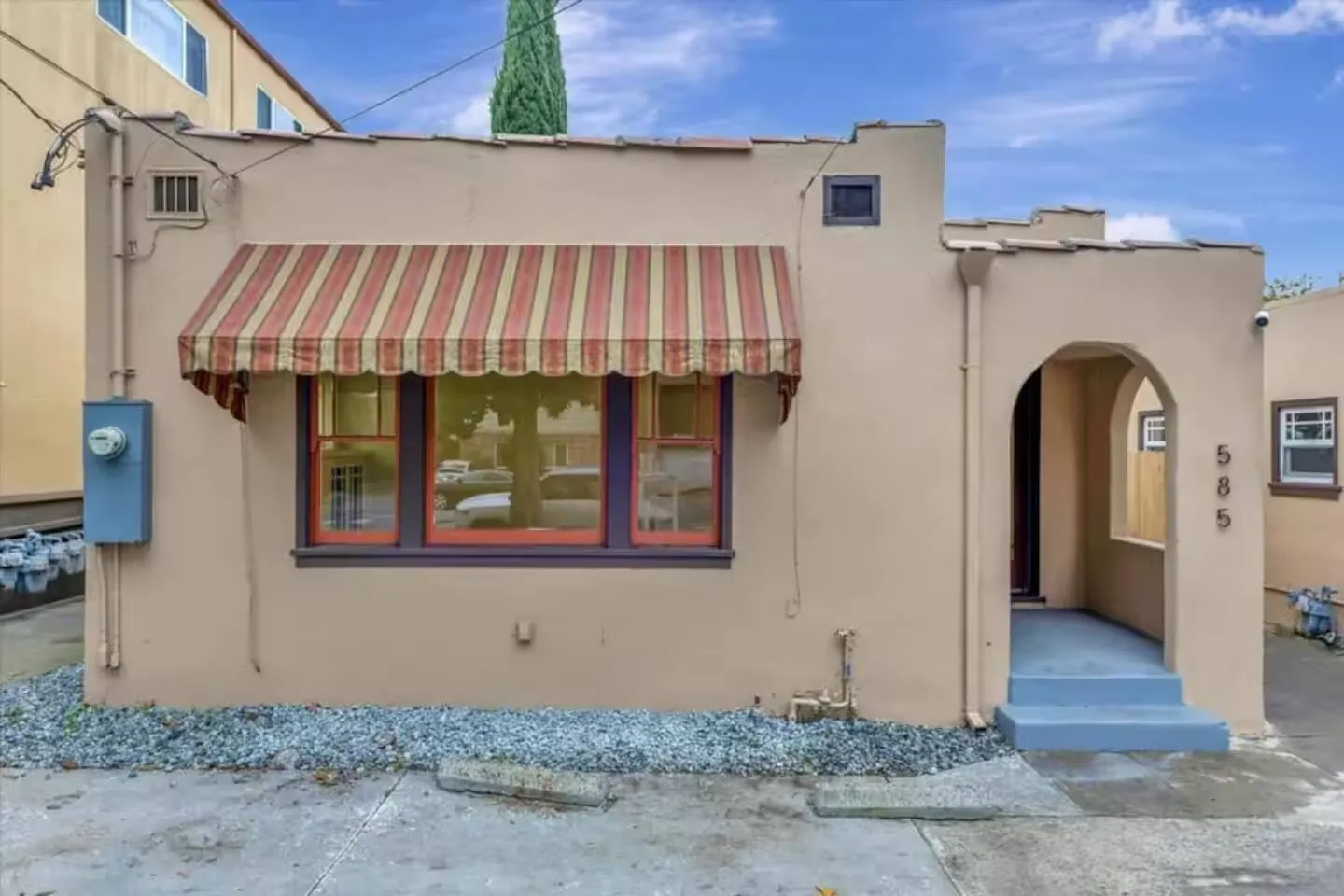 Iconic 2BR Bungalow + Parking, Steps to Downtown